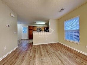 8788 Red Oak Dr in North Charleston, SC - Foto de edificio - Building Photo