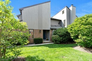 10 Shelley Pl in Morristown, NJ - Building Photo