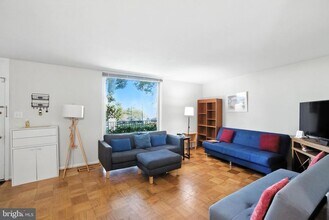 4979 Battery Ln in Bethesda, MD - Building Photo - Building Photo