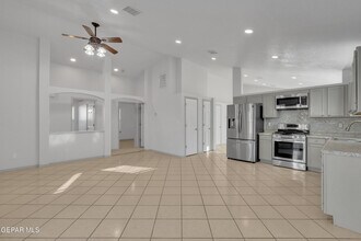 12077 Castle Keep Cir in El Paso, TX - Building Photo - Building Photo