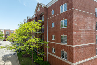 Riverwalk Condominiums in Rolling Meadows, IL - Building Photo - Building Photo