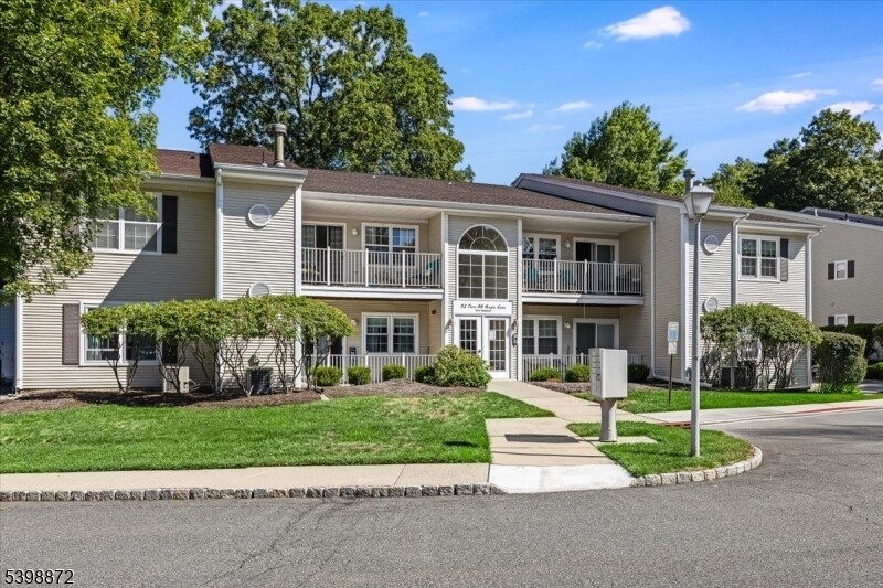 56 Maple Ln in Mount Arlington, NJ - Building Photo