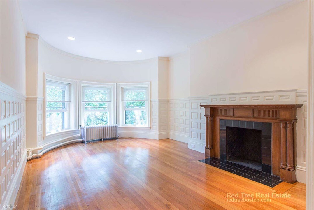 379 Commonwealth Avenue-Unit -Apt 100 in Boston, MA - Building Photo