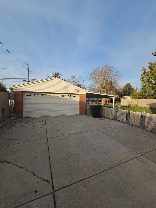 property at 865 Marjane Ave