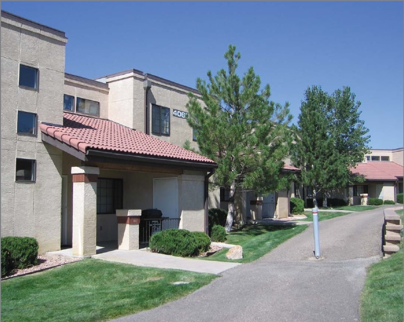 University Village at Walking Stick in Pueblo, CO - Foto de edificio