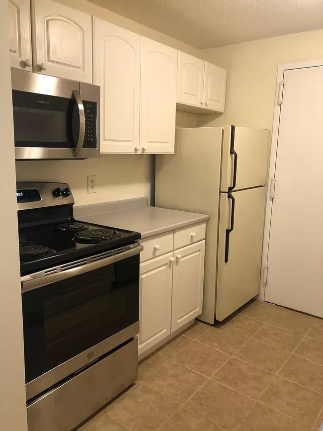 7 Village Rock Ln, Unit 3 in Natick, MA - Foto de edificio - Building Photo