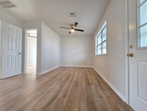 411 W 4th St in Flatonia, TX - Building Photo - Building Photo