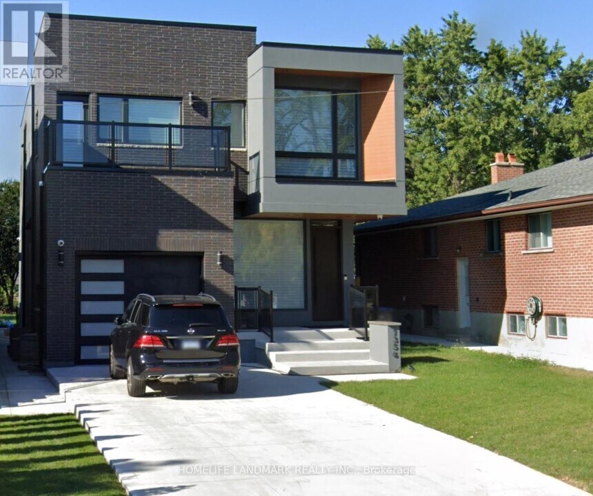 1356 Alexandra Ave in Mississauga, ON - Building Photo