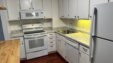 460 S Marion St Pkwy in Denver, CO - Building Photo - Building Photo