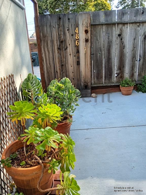 486 Monroe St in Monterey, CA - Building Photo - Building Photo