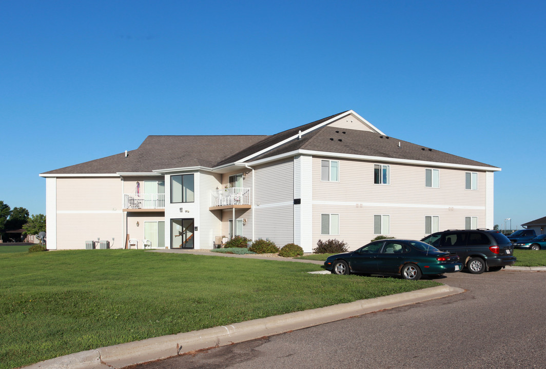 Hidden Lane Apartments in New Richmond, WI - Building Photo