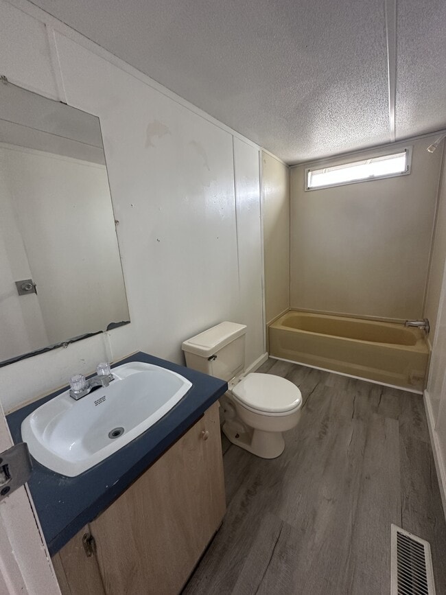 8004 Reynolda Rd in Tobaccoville, NC - Building Photo - Building Photo