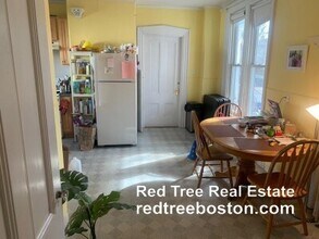 84 Walker St, Unit 1 in Newton, MA - Foto de edificio - Building Photo