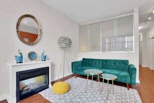 1249 Granville St in Vancouver, BC - Building Photo