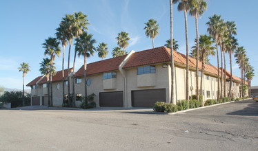 Regal Manor Townhomes in Tucson, AZ - Foto de edificio - Building Photo