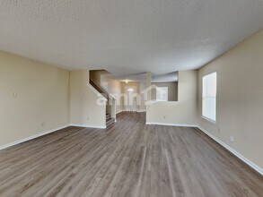 1939 Dutch Elm Dr, Unit 0907 in Indianapolis, IN - Foto de edificio - Building Photo