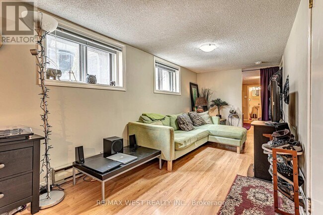187-187 High Park Ave in Toronto, ON - Building Photo - Building Photo