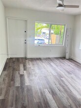 250 NE 76th St in Miami, FL - Building Photo - Building Photo
