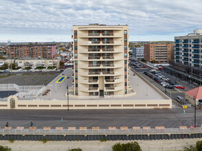 Sea Pointe Towers in Long Beach, NY - Building Photo - Building Photo