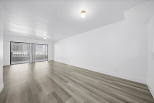 448 W Windsor Rd in Glendale, CA - Building Photo