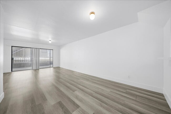 property at 448 W Windsor Rd