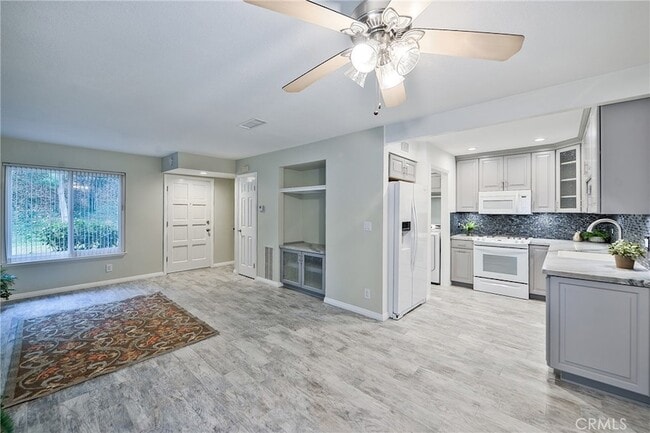5627 E Plaza De Indios in Anaheim, CA - Building Photo - Building Photo