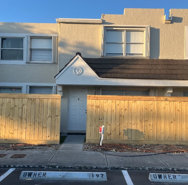 6855 SW 45th Ln in Miami, FL - Building Photo - Building Photo