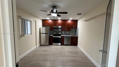 2559 NE 10th Ct in Pompano Beach, FL - Building Photo - Building Photo