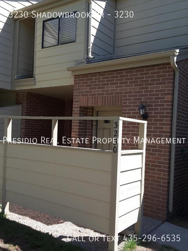 property at 3230 N Shadowbrook Dr