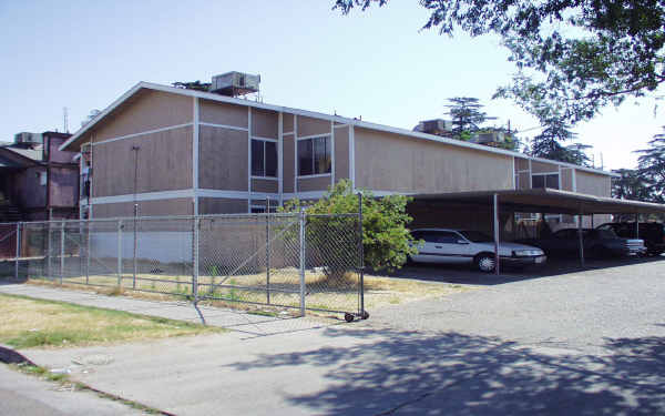 849 S Adler Ave in Fresno, CA - Foto de edificio - Building Photo