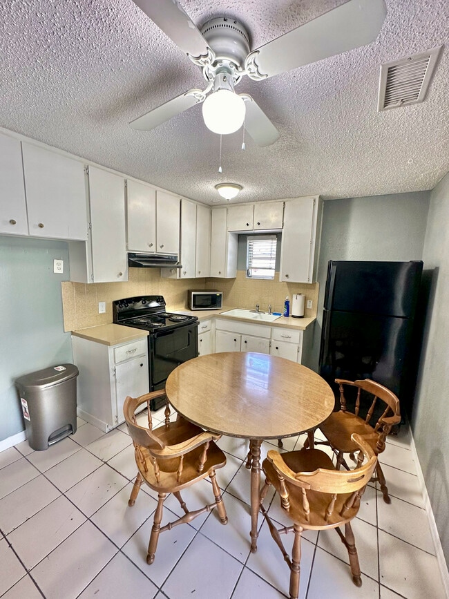 5841 Sun Glo Ave in Port Richey, FL - Building Photo - Building Photo