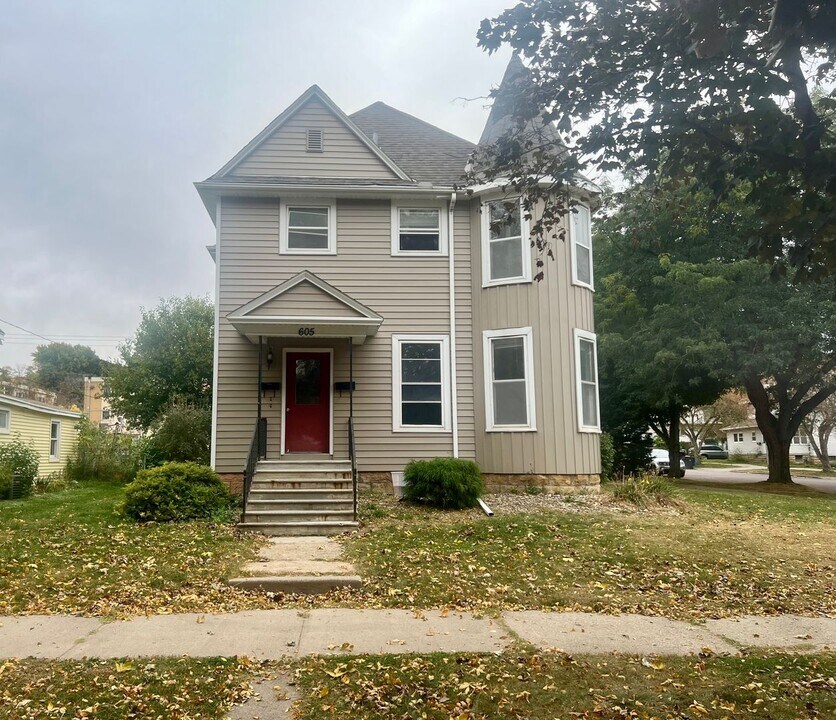 605 N Broad St in Mankato, MN - Foto de edificio