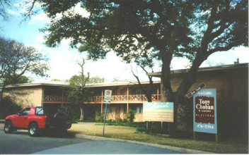 Colonial Apartments in Austin, TX - Building Photo - Building Photo