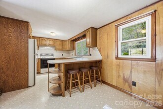 8830 US-19W in Burnsville, NC - Building Photo - Building Photo