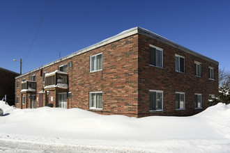 Shaker Park Gardens Apartments in Warrensville Heights, OH - Building Photo - Building Photo