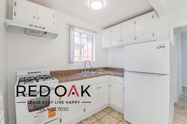 1047 E New York St in Long Beach, CA - Building Photo - Building Photo