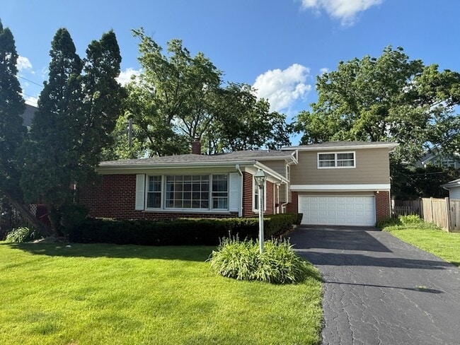 property at 1326 Meadow Ln