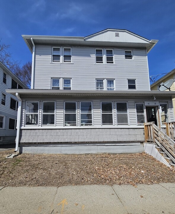 18 Lucretia Ave in Chicopee, MA - Building Photo