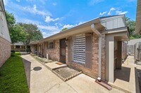 1106 W Tri Oaks Ln photo'