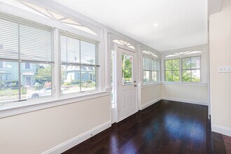 120 Jerome St, Unit 120 Jerome Street in Medford, MA - Foto de edificio - Building Photo