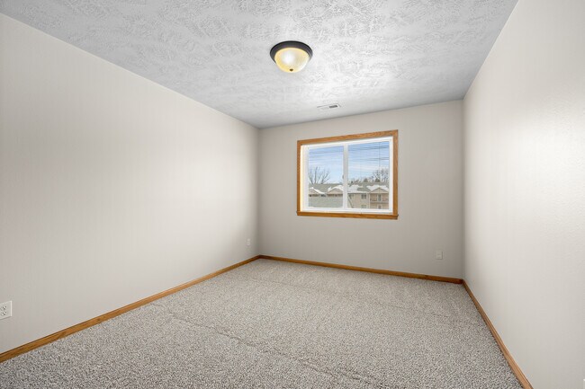301 E 5th St, Unit 107 in Hartford, SD - Building Photo - Building Photo