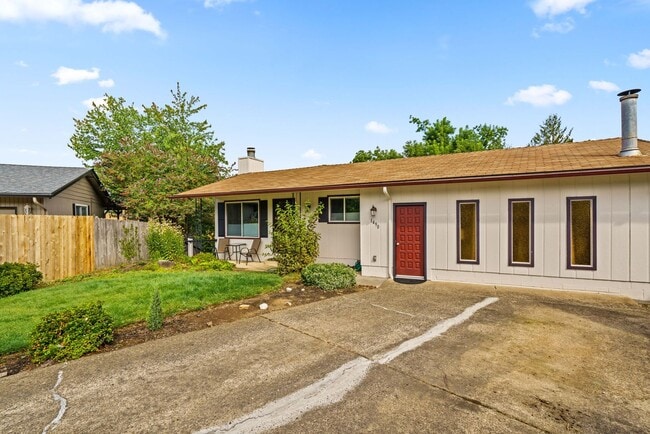 1490 Carobelle Ct in Cottage Grove, OR - Building Photo - Building Photo