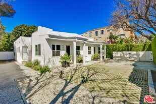 809 N W Knoll Dr in West Hollywood, CA - Building Photo