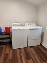 1513 McLain St in Taylor, TX - Building Photo - Building Photo