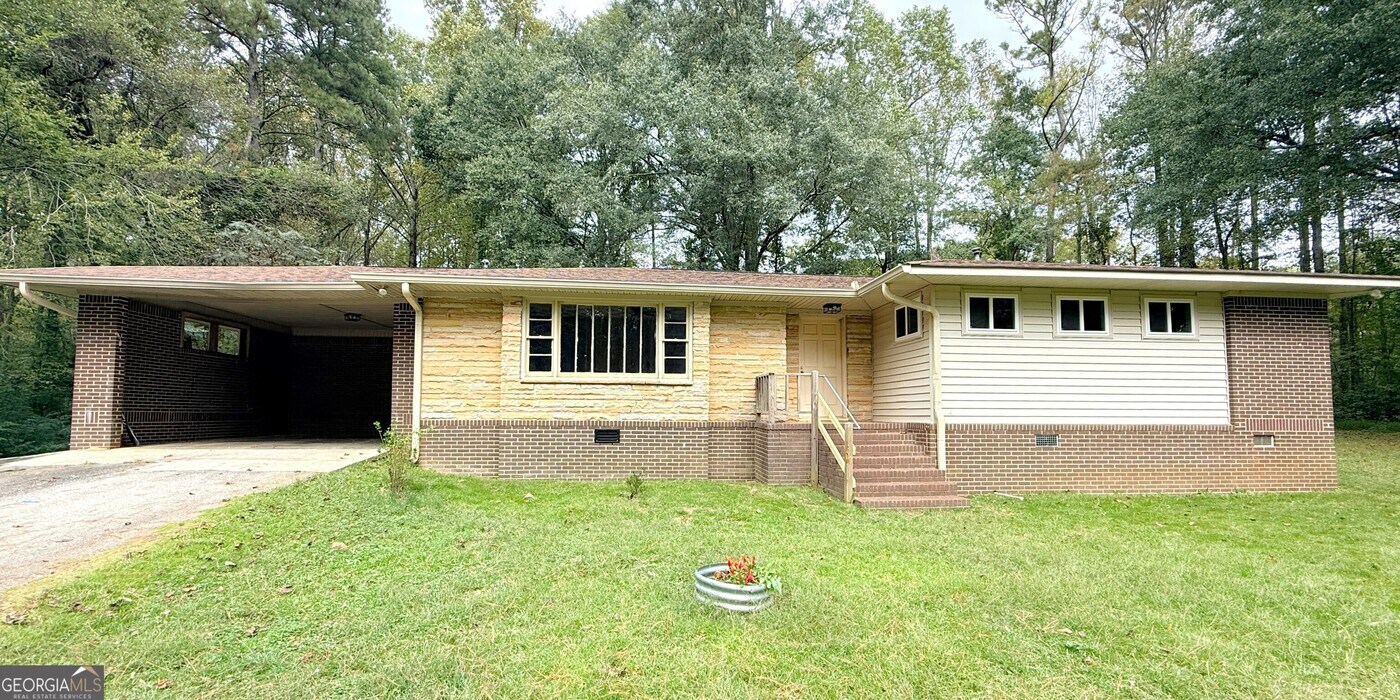 42 Bagwell Dr in Carrollton, GA - Building Photo