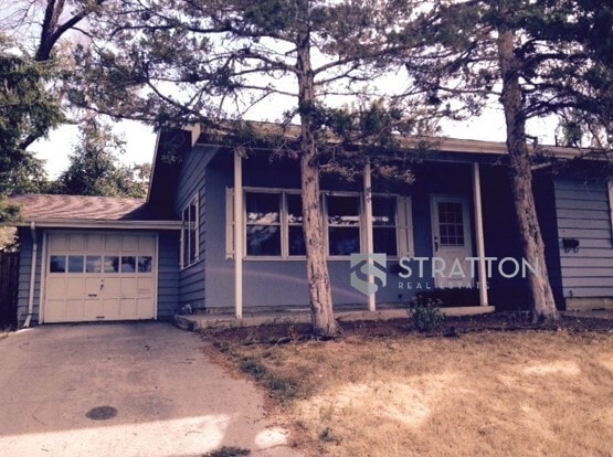 property at 1521 W Coffman Ave