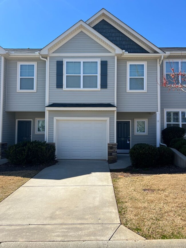 731 Elmbrook Dr in Simpsonville, SC - Building Photo - Building Photo