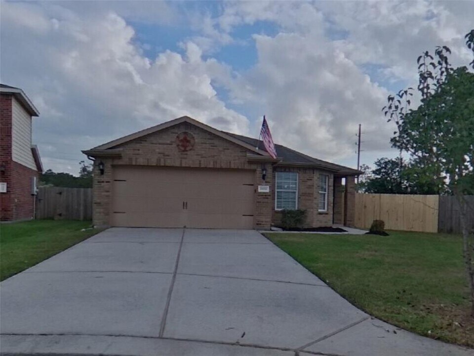 28990 San Bernard River Loop in Spring, TX - Foto de edificio