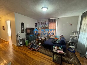 585 Broadway, Unit 1 in Somerville, MA - Building Photo - Building Photo