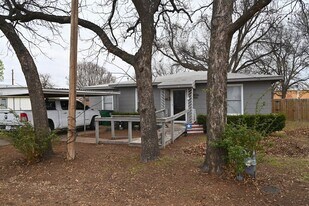 402 S Ave B in Burkburnett, TX - Building Photo